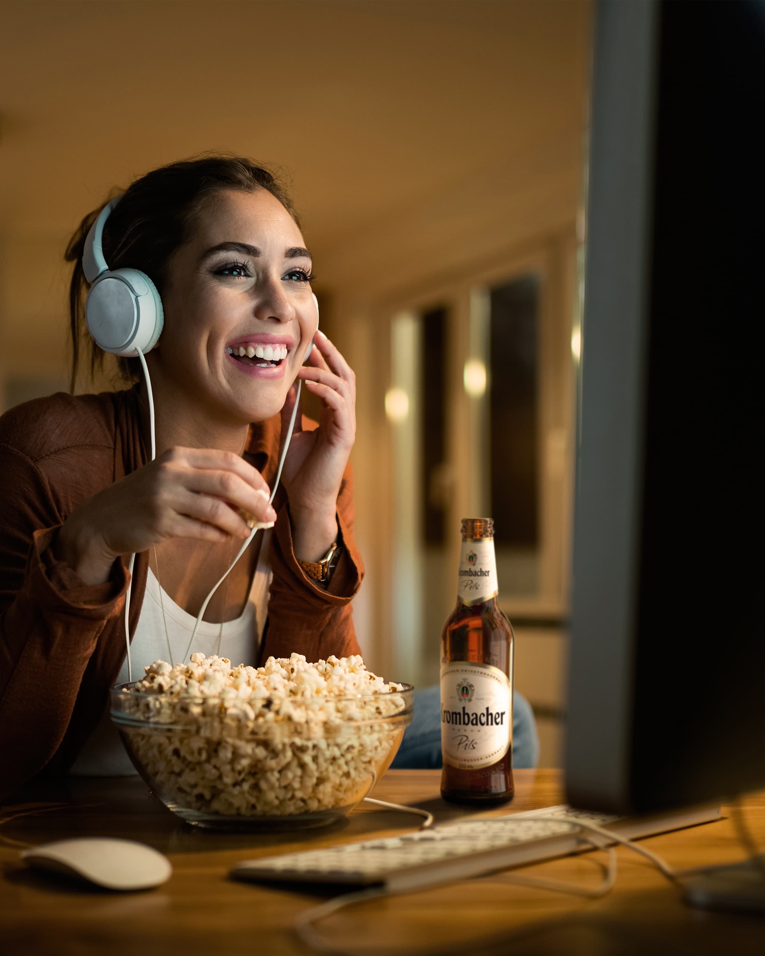 krombacher_international_social_media_still_pils_bottle_popcorn.jpg