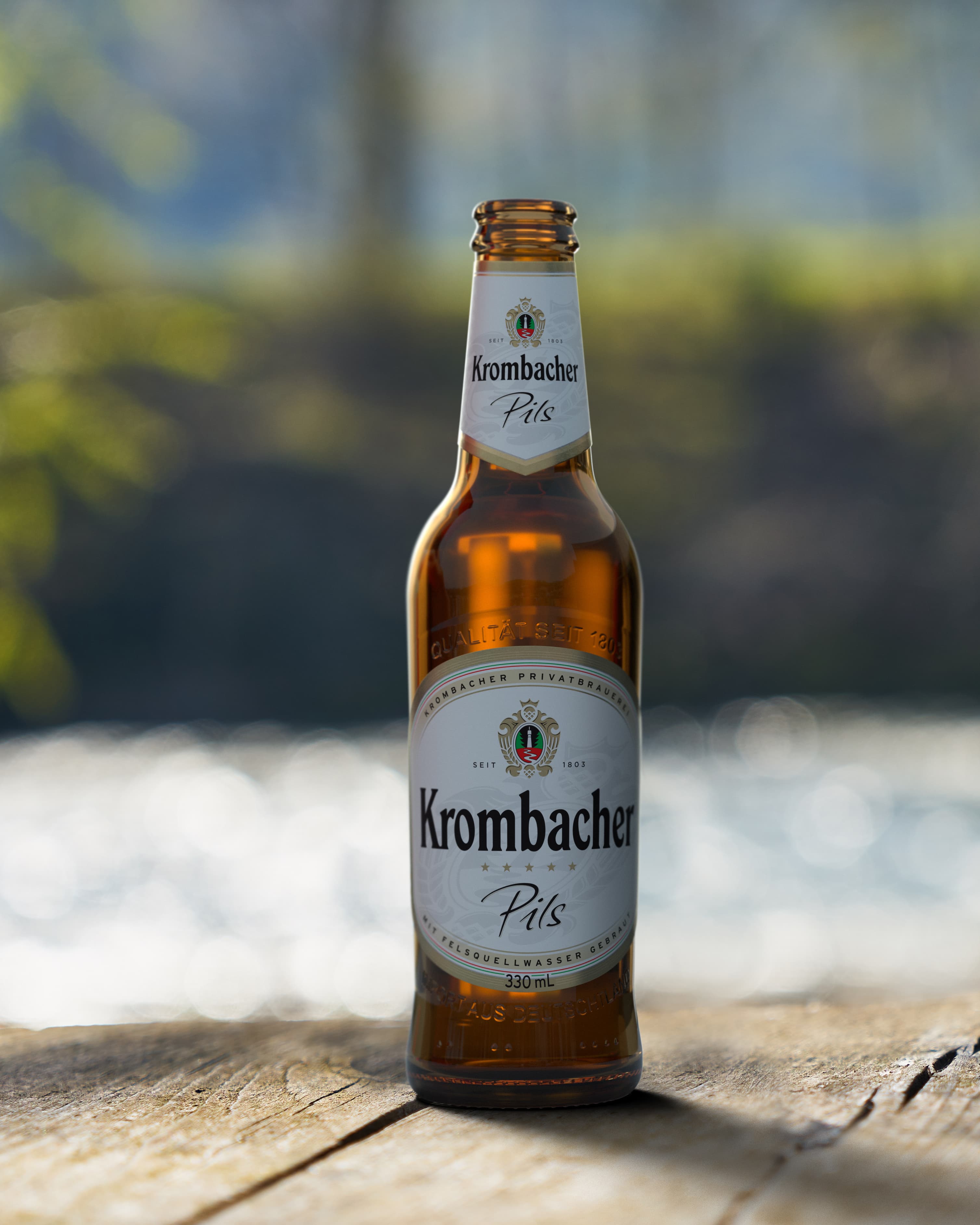 krombacher_international_social_media_still_pils_bottle_0.33_Felsquellwasser_001.jpg